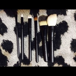 MAC travel size makeup brush set